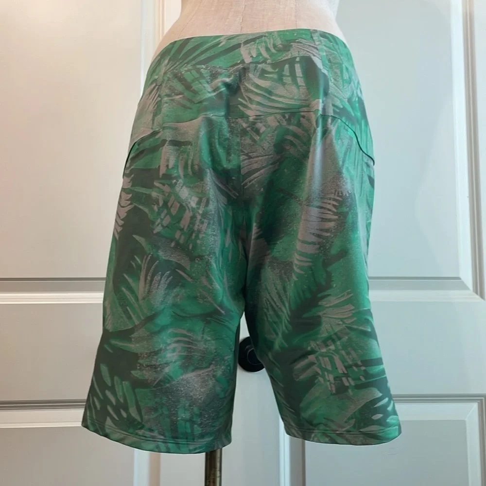 Lululemon Men’s Live in Practice Board Shorts - Size 30 Waist